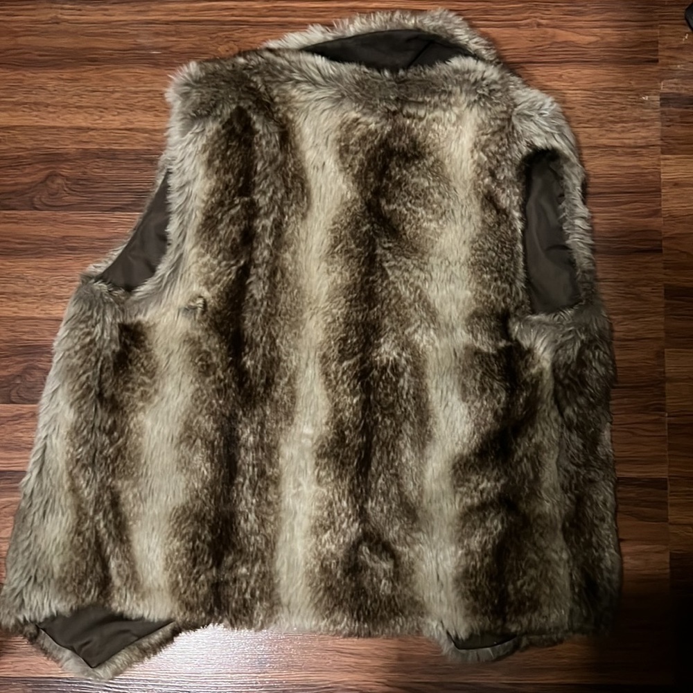 JACK by BB Dakota faux fur vest - Picture 5 of 6